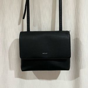 Matt and Nat cross body purse